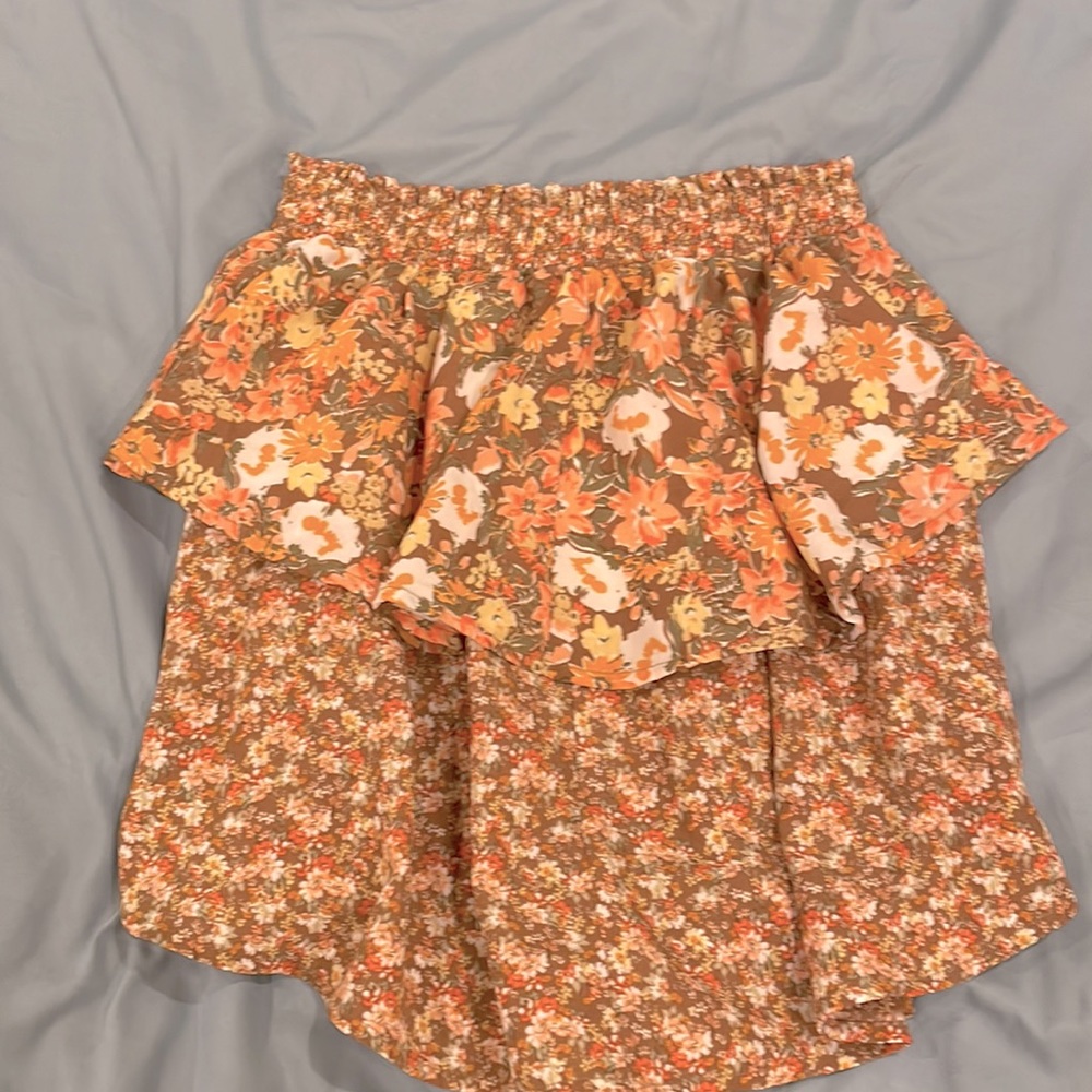 Cute knee length floral skirt flowy and comfy